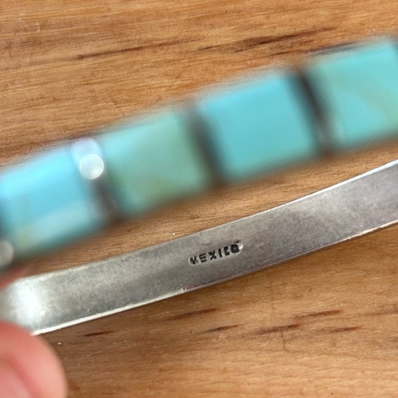 Turquoise Inlay Hinged Bangle 7 Inch Bracelet - Picture 6 of 9